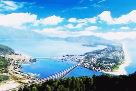 Lang Cô, plus belle baie du monde, donne rendez-vous