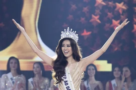 Nguyen Tran Khanh Van couronnée Miss Univers Vietnam 2019