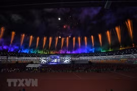 SEA Games 30: Le rideau tombe, le drapeau des SEA Games remis au Vietnam