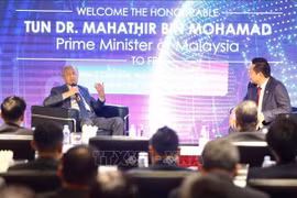 Le PM malaisien partage des expériences du transfert numérique avec le Vietnam