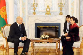 La présidente de l’AN Nguyen Thi Kim Ngan rencontre le président biélorusse