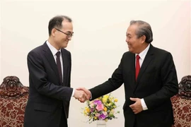 Le vice-PM Truong Hoa Binh reçoit le procureur général de la R. de Corée ​