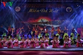 Coup d’envoi de la fête «Le centenaire du marché de l’amour de Khâu Vai»