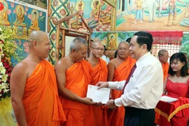 Fête du Nouvel An des Khmers : le président du CC du Front de la Patrie à Soc Trang