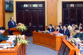 Le PM préside la conférence pour construire des zones de défense ferme dans la nouvelle situation