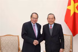 Le vice-PM Truong Hoa Binh reçoit le procureur général de Singapour