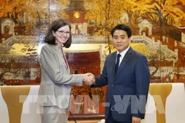 Le président de Hanoi reçoit la nouvelle ambassadrice du Canada