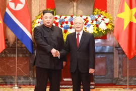Le dirigeant Nguyen Phu Trong s'entretient avec le président de la RPDC Kim Jong-un