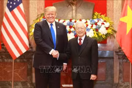 Le dirigeant vietnamien Nguyen Phu Trong s'entretient avec le président américain Donald Trump