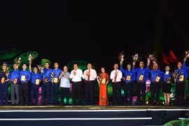 Distinction des 50 ouvrages de jeunes suivant les paroles de l’Oncle Hô