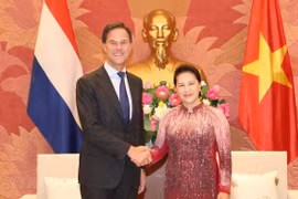 La présidente de l’AN Nguyên Thi Kim Ngân rencontre le Premier ministre néerlandais