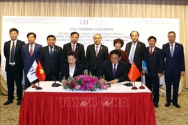 Le PM assiste à la signature d'un accord entre le groupe TH et son partenaire chinois