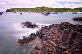 Têt : les vacanciers remplissent les plages de la province centrale de Phu Yen