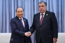 Le Premier ministre vietnamien rencontre le président du Tadjikistan à Pékin