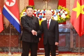 Le dirigeant Nguyen Phu Trong s'entretient avec le président de la RPDC Kim Jong-un