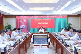 La Commission centrale du contrôle du Parti a tenu les 7 et 8 août à Hanoï, sa 45e réunion, sous l’égide de son président Tran Cam Tu, membre du Bureau Politique, secrétaire du Comité central du Parti. Photo : VNA