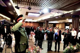 L'Association des vétérans de guerre du Vietnam à Berlin-Brandebourg (Allemagne) a organisé le 15 décembre une cérémonie pour célébrer le 80e anniversaire de la fondation de l'Armée populaire du Vietnam (le 22 décembre 1944). Photo : VNA