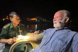 Examen de l'état de santé de cet homme. Photo : tienphong.vn