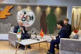 A l'occasion du 70e anniversaire de la Victoire de Dien Bien Phu, Laid Rebiga - ministre algérien des Moudjahidine (anciens combattants) et des Ayants droit a accordé une interview au journal électronique VietnamPlus (relevant de l’Agence vietnamienne d’information-VNA) pour partager des significations et des similitudes du mouvement de libération nationale entre les deux pays. Photo : VietnamPlus