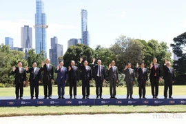 Le Premier ministre australien Anthony Albanese et les chefs de délégation et le secrétaire général de l'ASEAN à une réunion restreinte du Sommet spécial marquant le 50e anniversaire des relations ASEAN-Australie (à Melbourne, le 6 mars 2024). Photo : VNA 