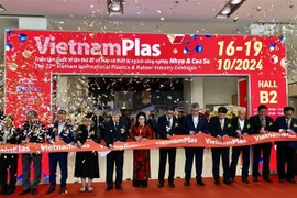 L’exposition internationale de l’industrie du plastique et du caoutchouc du Vietnam - VietnamPlas 2024 a ouvert ses portes le 16 octobre à Ho Chi Minh-Ville. Photo : VNA