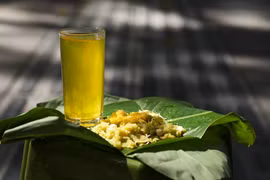 L’automne est aussi le moment idéal pour déguster du jeune riz gluant, ou côm. Photo : VNA