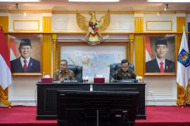 Le vice-ministre indonésien de l'Intérieur, Bima Arya Sugiarto (à droite), et le vice-ministre indonésien de la coordination des affaires politiques et de sécurité, Lodewijk Paulus, lors d'une réunion de coordination sur les préparatifs des élections régionales de 2024 à Jakarta, le 22 novembre. (Photo : ANTARA)