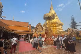 À la pagode Phrathat Doi Suthep en Thaïlande (Photo : VNA)