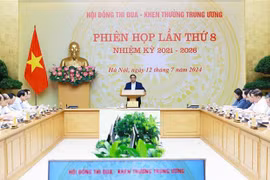 Le PM Pham Minh Chinh préside la 8e réunion du Conseil central d'émulation et de récompense . Photo: VNA