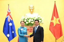 Le ministre de l'Industrie et du Commerce Nguyen Hong Dien et la présidente du Sénat australien Sue Lines. Photo: VNA