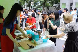 Des plats vietnamiens impressionnent de nombreux convives sud-coréens et internationaux. Photo: VNA