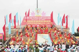 Chaque année, la province de Quang Tri organise la Fête de réunification nationale le 30 avril avec le désir d'une paix durable. Photo : nhandan.vn