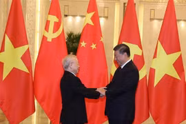 Le secrétaire général du PCC et président chinois Xi Jinping préside la cérémonie d'accueil du secrétaire général du PCV Nguyen Phu Trong, en visite officielle en Chine (Pékin, 31 octobre 2022). Photo: VNA