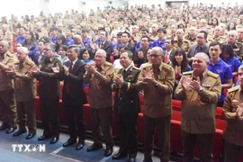 Le ministère cubain des Forces armées révolutionnaires (MINFAR) a solennellement organisé le 11 décembre à La Havane une cérémonie célébrant le 80e anniversaire de la fondation de l'Armée populaire du Vietnam. Photo: VNA 