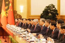 Le SG du Parti et président To Lam et la haute délégation du Vietnam lors de l'entretien. Photo: VNA