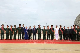 Le Premier ministre cambodgien Samdech Thipadei Hun Manet et la délégation vietnamienne assistant à la cérémonie marquant la 47e Journée de la "marche pour renverser le régime génocidaire de Pol Pot". Photo: VNA
