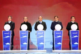Le PM à la cérémonie d’ouverture des infrastructures majeures à Quang Ninh