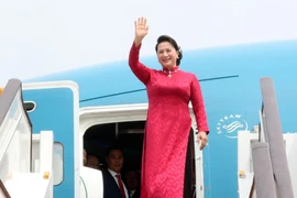 La présidente de l’AN Nguyên Thi Kim Ngân arrive à Pékin