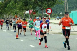 Dà Nang: plus de 9.000 personnes participent au marathon international Manulife