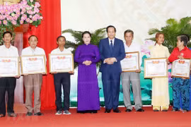 La Patrie à jamais reconnaissante envers ses héros et personnes méritantes