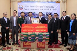Aides vietnamiennes pour les sinistrés des inondations au Laos