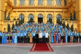 Le dirigeant Nguyen Phu Trong rencontre des cadres syndicaux