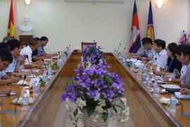 Une délégation intersectorielle vietnamienne au Cambodge