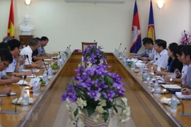 Une délégation intersectorielle vietnamienne au Cambodge