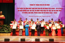 Diverses activités en l’honneur du 130e anniversaire du Président Ho Chi Minh