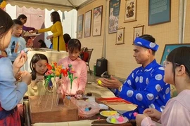 Journée vietnamienne à l'étranger : les estampes de Dong Ho présentes pour la première fois en Afrique du Sud