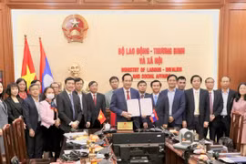 Le Vietnam et le Laos renforcent leur coopération dans le domaine du travail et du bien-être social 