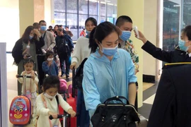 Le ministère de la Santé donne des instructions concernant les personnes entrant au Vietnam