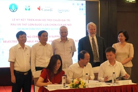 Signature d'un projet pour assister des acteurs des chaînes de valeur des légumes et du porc 