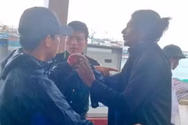 Ly Son accueille un marin indien blessé après un accident de travail 